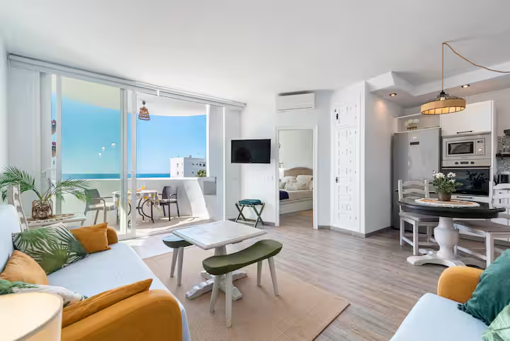 Apartamento vacacional Algaida en primera línea de playa, Mijas Costa, vistas al mar - Gestión Koi Agency, Costa del Sol